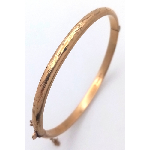 244 - A Vintage 9K Yellow Gold Bangle. Clip design and safety chain. 6.7g.