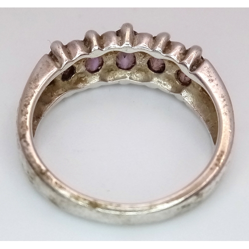 836 - Vintage SILVER RING Having 5 x OVAL CUT AMETHYSTS  Mounted to top. Beautifully set with split ‘V’ Sh... 