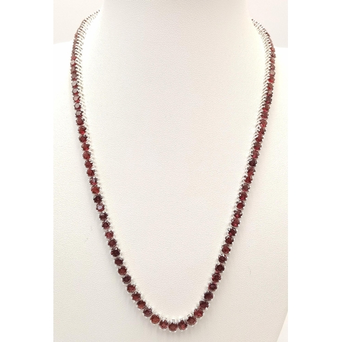 769 - A 925 silver garnet gemstone tennis necklace. Round-cut garnet stones. Total length: 46cm. Total wei... 