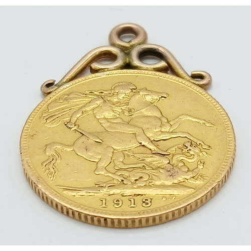 41 - A 1913 George V 22K Gold Sovereign with 9K Pendant Attachment. 8.7g total,