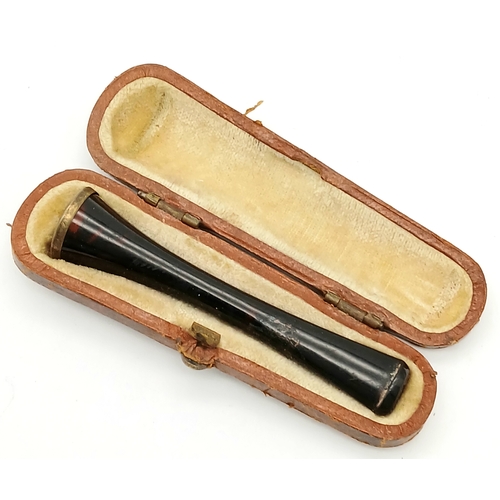 702 - A Vintage/Antique Bakelite Cheroot Holder. 6.5cm. Comes in original fitted case.
