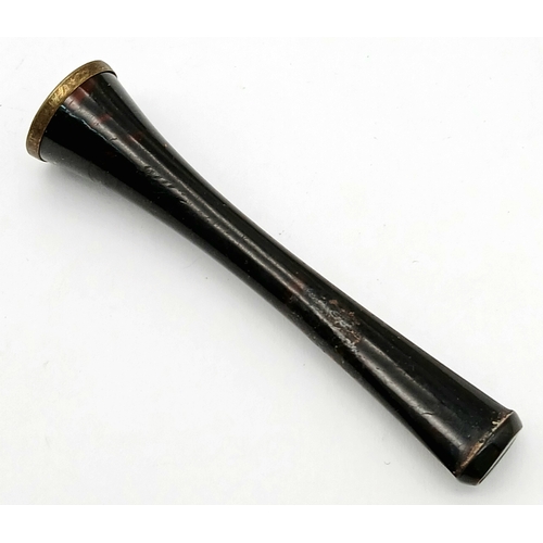 702 - A Vintage/Antique Bakelite Cheroot Holder. 6.5cm. Comes in original fitted case.