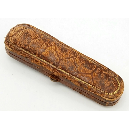 702 - A Vintage/Antique Bakelite Cheroot Holder. 6.5cm. Comes in original fitted case.