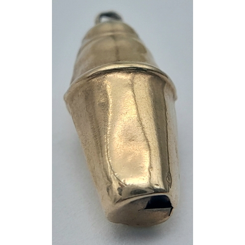 883 - A 9K Yellow Gold Cocktail Shaker Pendant/Charm. 2cm. 0.7g