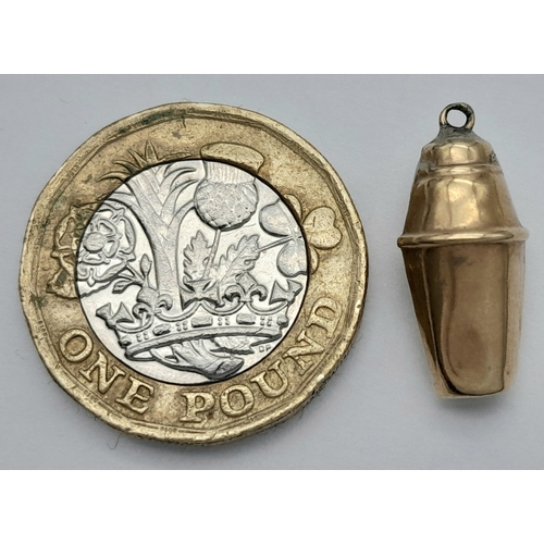 883 - A 9K Yellow Gold Cocktail Shaker Pendant/Charm. 2cm. 0.7g