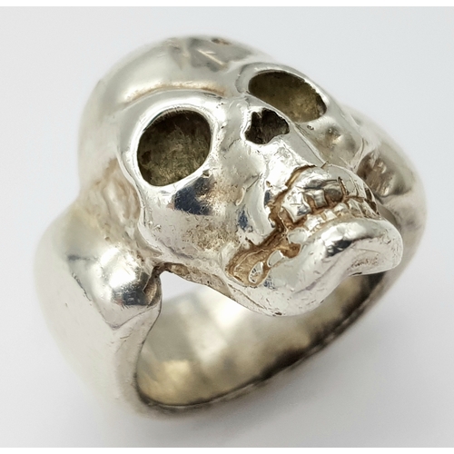 349 - A STERLING SILVER SKULL RING - 33.8G. SIZE Y. SC5011
