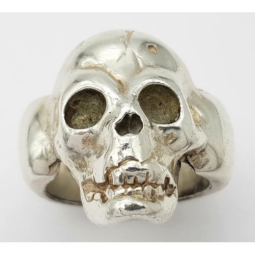 349 - A STERLING SILVER SKULL RING - 33.8G. SIZE Y. SC5011