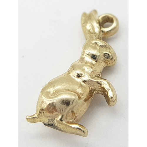 426 - A 9K YELLOW GOLD BUNNY RABBIT CHARM. 3.1G. SC5068