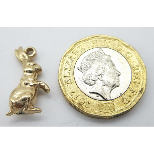 426 - A 9K YELLOW GOLD BUNNY RABBIT CHARM. 3.1G. SC5068