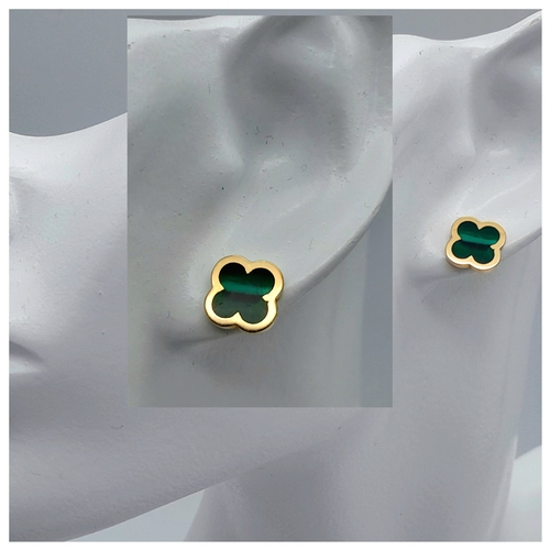 433 - A PAIR OF 14K YELLOW GOLD GREEN STONE SET CLOVER STUD EARRINGS - 2.2G. SC5071.