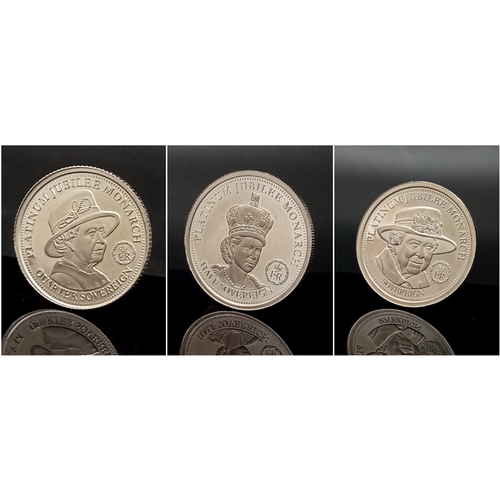 18 - A SET OF COMMEMERATIVE SOVEREIGNS FOR QUEEN ELIZABETH'S PLATINUM JUBILEE 2022. FULL SOV, 1/2 SOV & 1... 