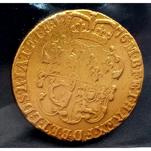 95 - A 1776 GEORGE III GUINEA COIN. YEAR OF AMERICAN INDEPENDANCE. 8.2G. VF, BUT PLEASE SEE PHOTOS. 22K G... 