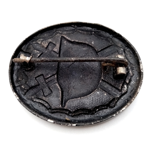 796 - A WW2 German Black Wound Badge (3rd class, representing Iron), for those wounded once or twice by ho... 