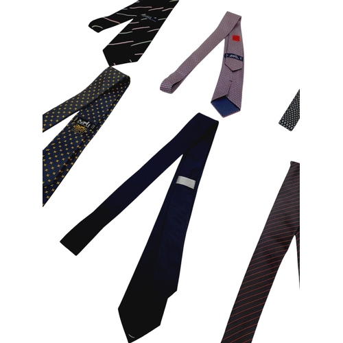 362 - Six Silk Ties - Rubinacci, Ralph Lauren, Hermes and Dior. In good condition overall, one Ralph Laure... 