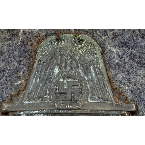 847 - A WW2 German Luftwaffe Narvik Campaign Shield. Worn condition but please see photos. 10.5 x 6cm.