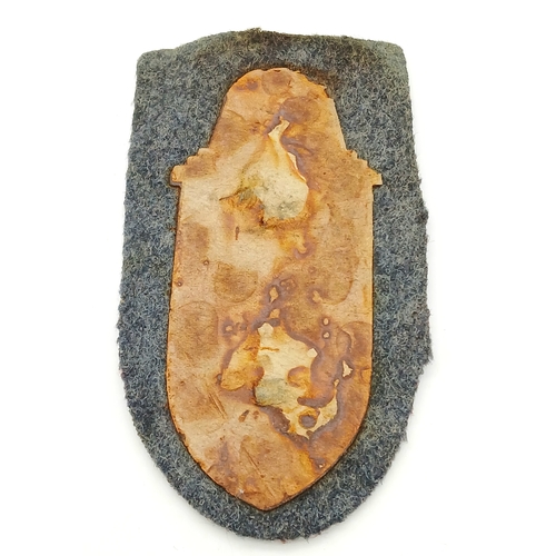 847 - A WW2 German Luftwaffe Narvik Campaign Shield. Worn condition but please see photos. 10.5 x 6cm.