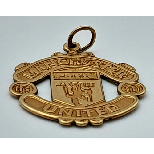 A 9K YELLOW GOLD MANCHESTER UNITED FOOTBALL CLUB PENDANT. 1.6G, 22mm ...