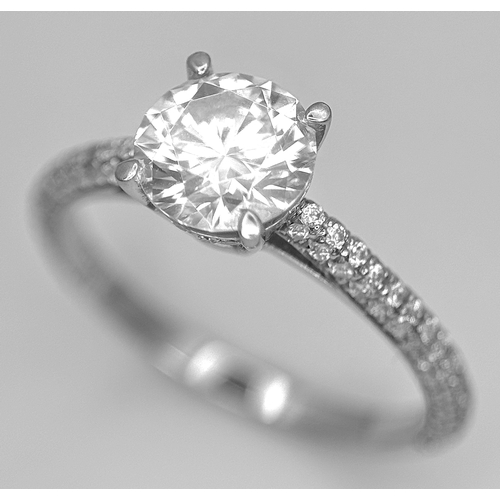 198 - An 18K White Gold LAB Grown Diamond Ring. Round brilliant cut centre stone - 1ct. Size M. 2.2g