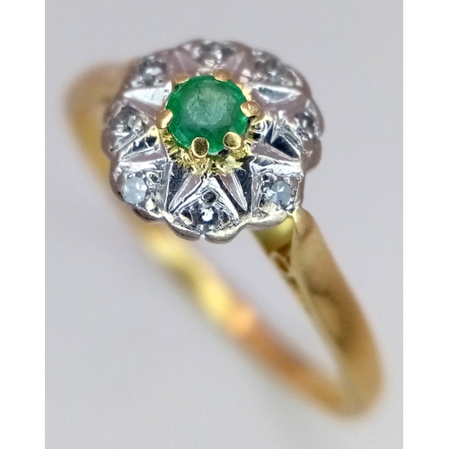 188 - AN 18K YELLOW GOLD, DIAMOND, AND EMERALD RING. 3.2G. SIZE U. SC7063.