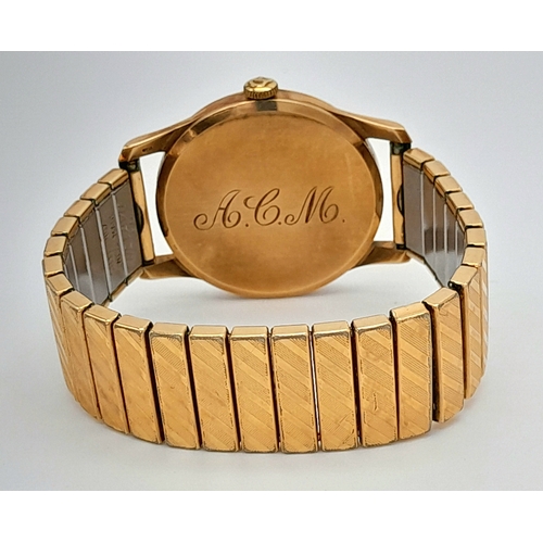 192 - A Vintage 9K Gold Cased Record Mechanical Gents Watch. Expandable bracelet. 9k gold case - 34mm. Sil... 