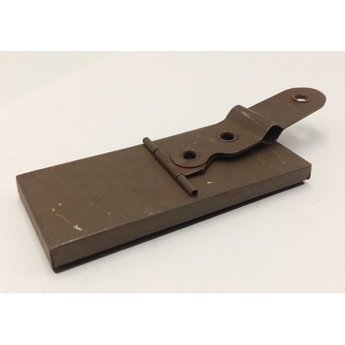 186 - A WW1 British Trench Mirror. This would fix to the tip of a bayonet for seeing over the parapet.