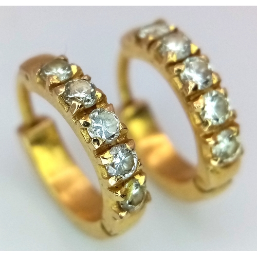 181 - A PAIR OF 18K YELLOW GOLD DIAMOND SET MINI HOOP EARRINGS. 0.30CT. 2.9G. SC7065.