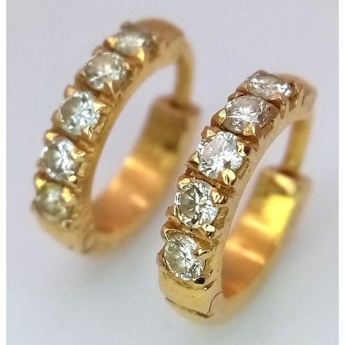 181 - A PAIR OF 18K YELLOW GOLD DIAMOND SET MINI HOOP EARRINGS. 0.30CT. 2.9G. SC7065.
