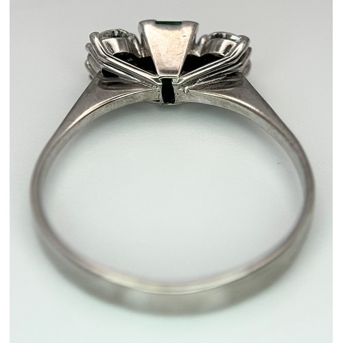 202 - A 14K WHITE GOLD DIAMOND & EMERALD RING. 0.40CT EMERALD WITH 0.40CTW DIAMONDS. 3G TOTAL WEIGHT, SIZE... 