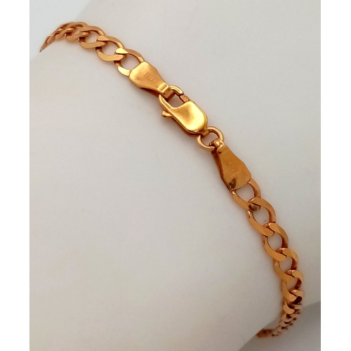 189 - Slim and Elegant 9 CARAT GOLD CURB CHAIN BRACELET. Full UK hallmark. 2.4 grams. 19 cm. Please see pi... 