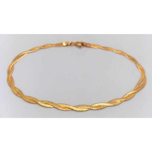 196 - Dainty and Elegant 9 CARAT GOLD WOVEN FLAT LINK BRACELET.1.25 grams. 18 cm.