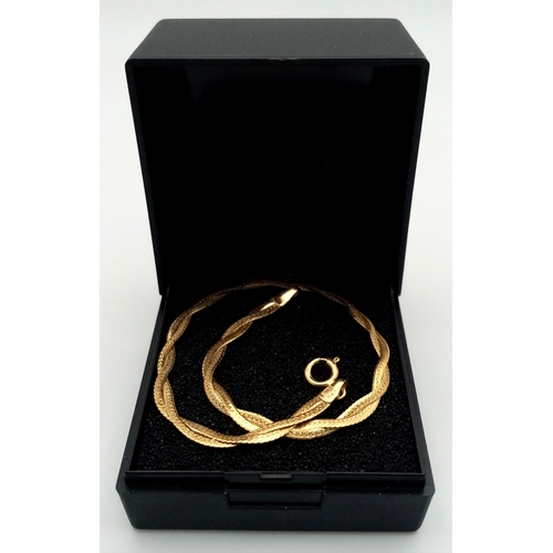 196 - Dainty and Elegant 9 CARAT GOLD WOVEN FLAT LINK BRACELET.1.25 grams. 18 cm.