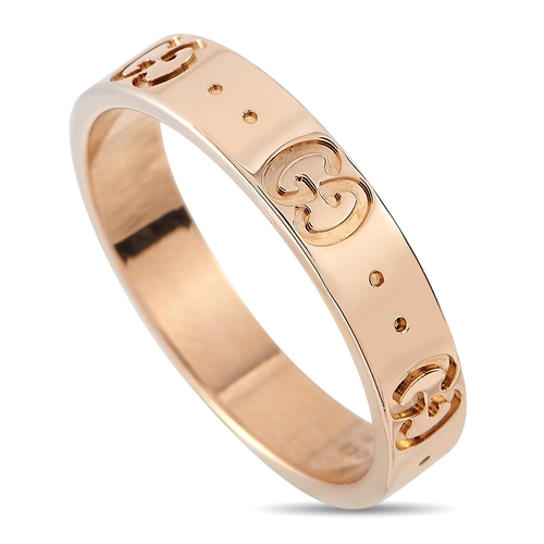 219 - A Gucci 18K Rose Gold Band Ring. Iconic Double G logo design, 4mm wide band. Includes a gift box. Ri... 
