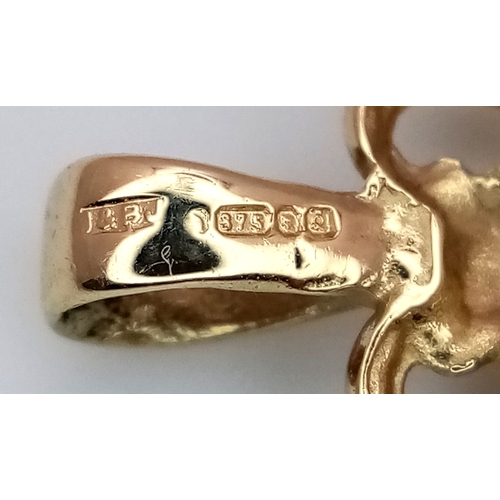 185 - A 9K Yellow Gold Full Sovereign Coin Holder Pendant. 3.5cm. 
4.65g.