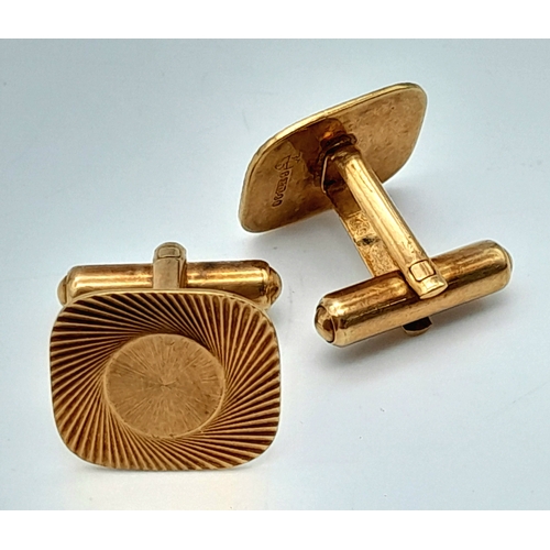 37 - A Pair of 9K Yellow Gold Cufflinks. Spiral decoration. 7.2g.