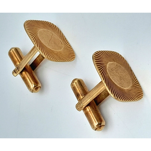 37 - A Pair of 9K Yellow Gold Cufflinks. Spiral decoration. 7.2g.