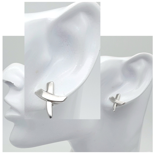 125 - A PAIR OF TIFFANY & CO 18K WHITE GOLD PALOMA PICASSO KISS STUD EARRINGS. 4.2G TOTAL WEIGHT. REF: SC ... 