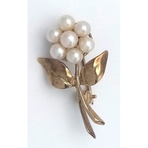 147 - Traditional Vintage 9 CARAT GOLD FLOWER BROOCH with Seed Pearl Detail. Full UK Hallmark. 2.65 grams.... 