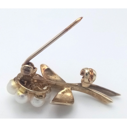 147 - Traditional Vintage 9 CARAT GOLD FLOWER BROOCH with Seed Pearl Detail. Full UK Hallmark. 2.65 grams.... 