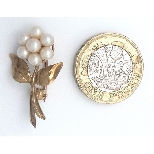 147 - Traditional Vintage 9 CARAT GOLD FLOWER BROOCH with Seed Pearl Detail. Full UK Hallmark. 2.65 grams.... 