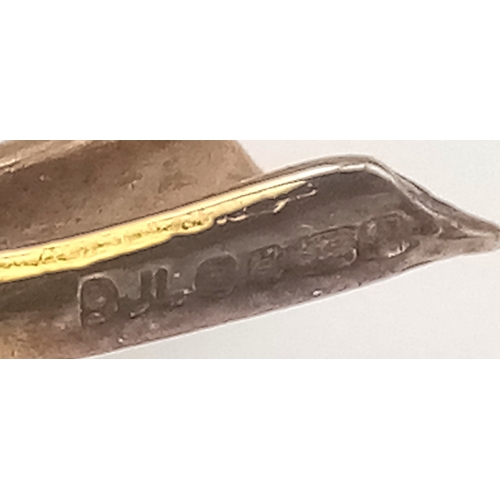 147 - Traditional Vintage 9 CARAT GOLD FLOWER BROOCH with Seed Pearl Detail. Full UK Hallmark. 2.65 grams.... 