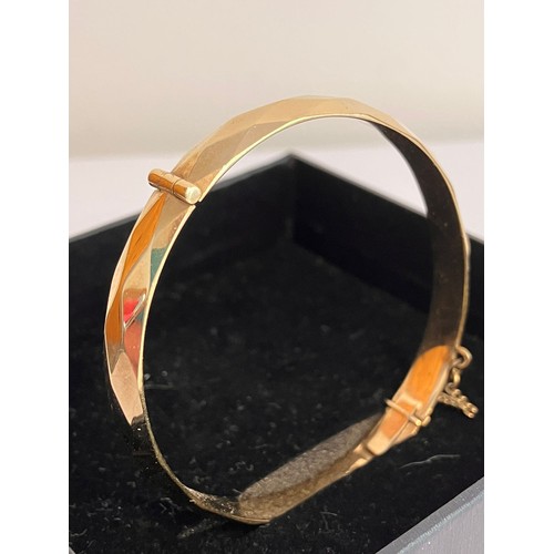 28 - Vintage Hinged ROLLED GOLD BANGLE. Beautifully faceted. Complete with safety chain. 18.7 grams.