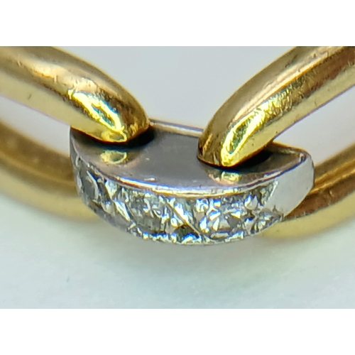 122 - An 18K Yellow Gold and Diamond Link Ring. Size V 1/2. Different. 6.65g.
