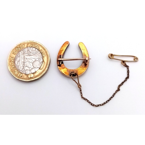 136 - An Antique 9K Gold and Pearl Horseshoe Brooch with Safety Chain. 2.2cm. 3.4g total weight.
