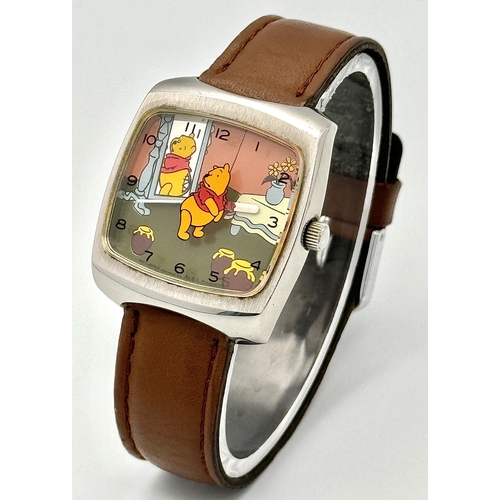 176 - A Vintage Winnie the Pooh 'Does my bum look ripped in this?' Watch. 3d effect. Case - 33mm. Quartz m... 