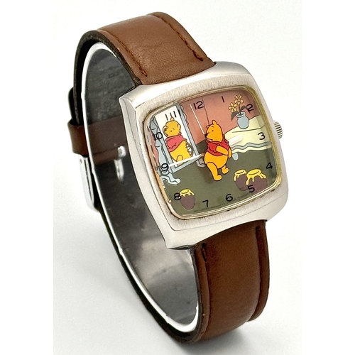 176 - A Vintage Winnie the Pooh 'Does my bum look ripped in this?' Watch. 3d effect. Case - 33mm. Quartz m... 