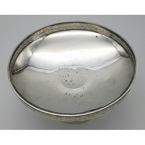 178 - A Vintage Mappin and Webb Sterling Silver Fruit Bowl. Pierced decorative rim. Circular pedestal base... 