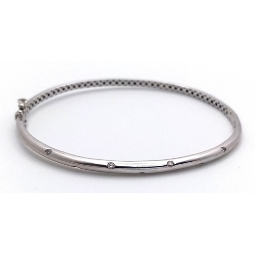 19 - AN 18K WHITE GOLD DIAMOND SET BANGLE. 9.1G. SC-1070