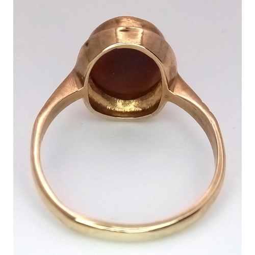 18 - A 9K Yellow Gold Cameo Ring. Size L. 2.3g.