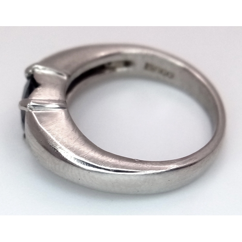 218 - A 900 Platinum, Teal Sapphire Ring. 1.5ct oval cut sapphire.
Size M. 9.75g total weight.