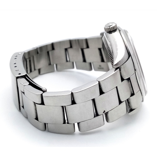 17 - A Rolex Oyster Perpetual Date Automatic Gents Watch. Model 15200. Stainless steel bracelet and case ... 